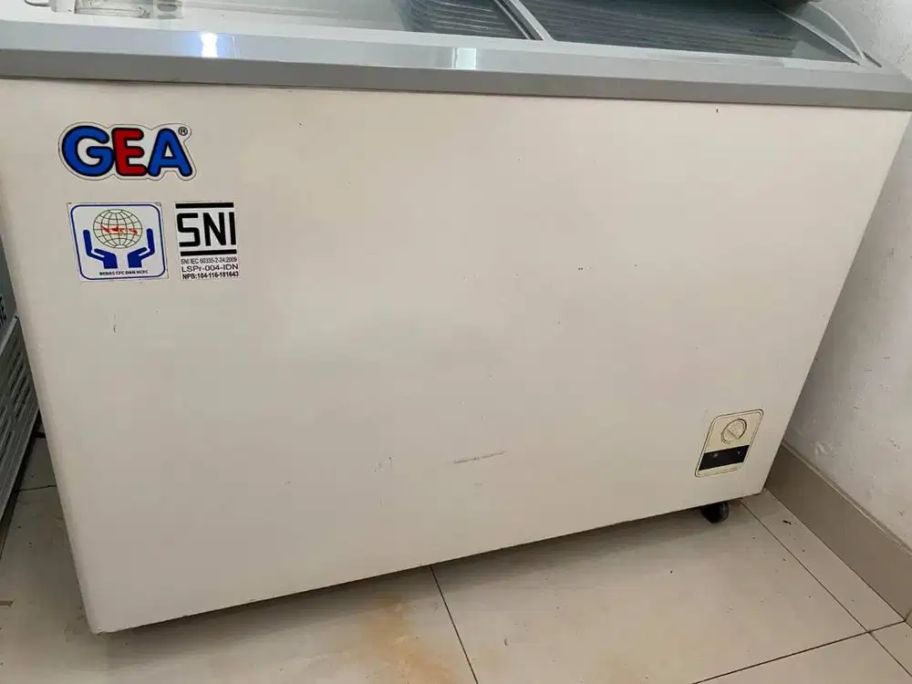 JUAL CHESTFREEZER GEA SD-303 BEKAS