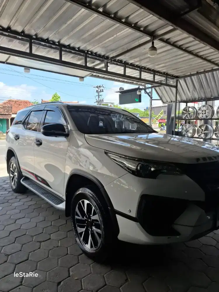 Toyota Fortuner Vrz tipe TRD 2018 matic Diesel plat AD istimewa