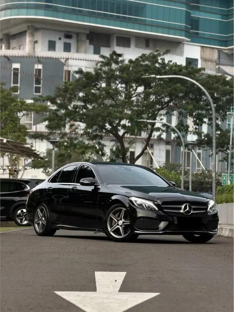 CASH Mercedes-Benz C300 AMG 2018 Low KM Like New
