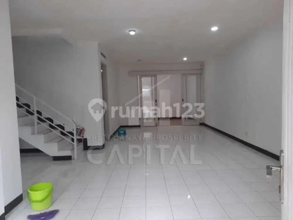 Rumah Minimalis 2 Lantai di Setraduta Siap Huni