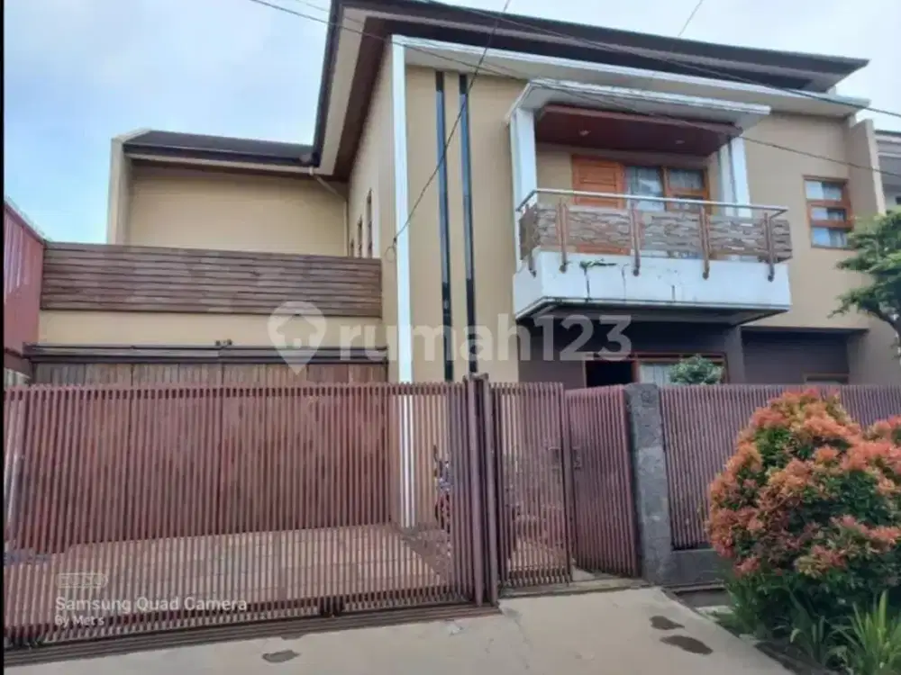Rumah bagus sangat terawat di mekarwangi