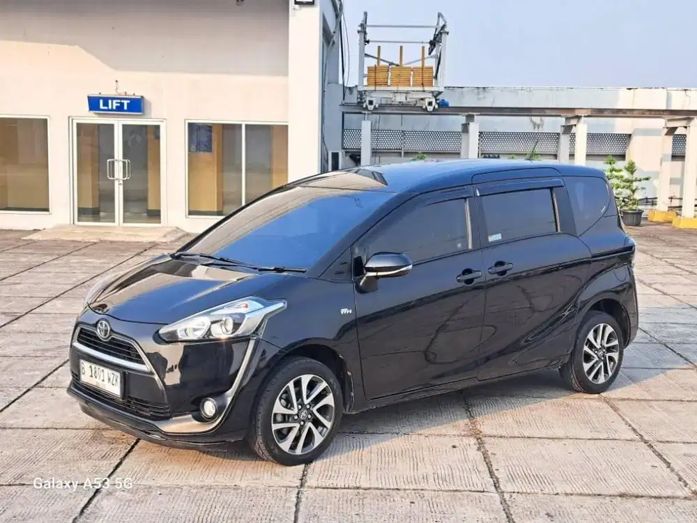 DP 16JT SAJA TOYOTA SIENTA V AT MATIC AUTOMATIC 2018 HITAM SIAP PAKAI