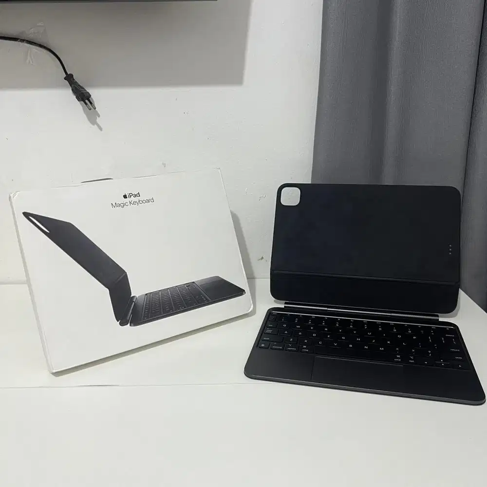 Apple Magic Keyboard Ipad Pro M5/M4 11 Inch Fullset Second