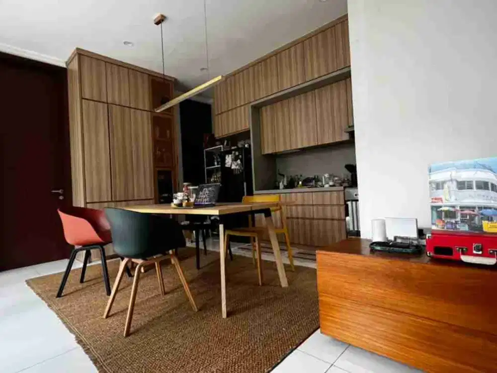 Rumah discovery semi Hoek bagus siap huni jual cepat lokasi prestige