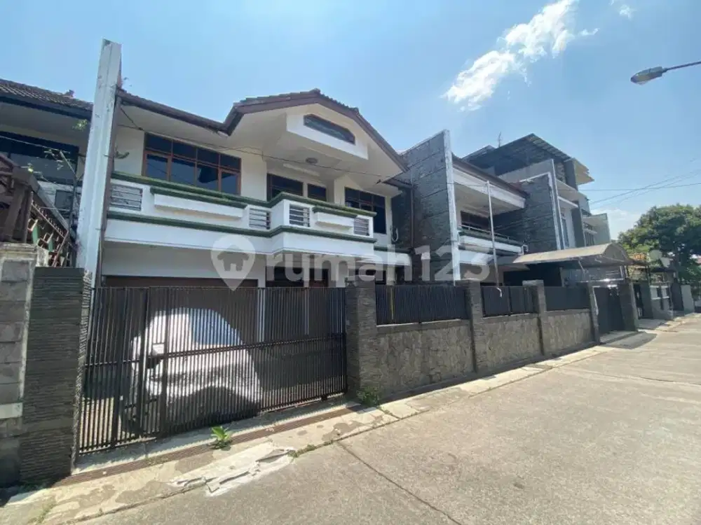 Rumah Murah Luas Tanah Besar Lokasi Strategis Sayap Batununggal