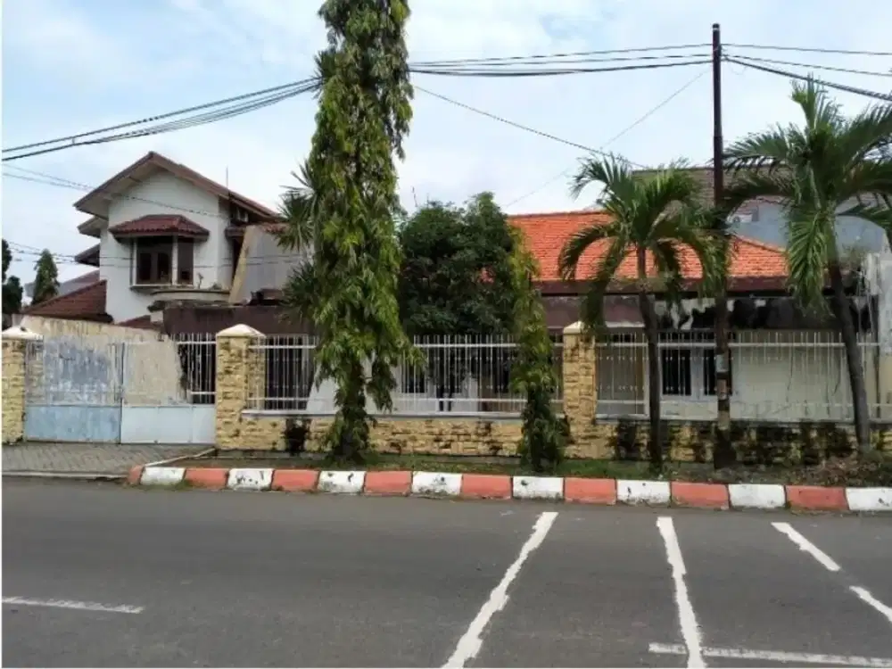Rumah bisa untuk kantor di raya gayungsari lokasi strategis dekat raya a yani, tol dan perumahan