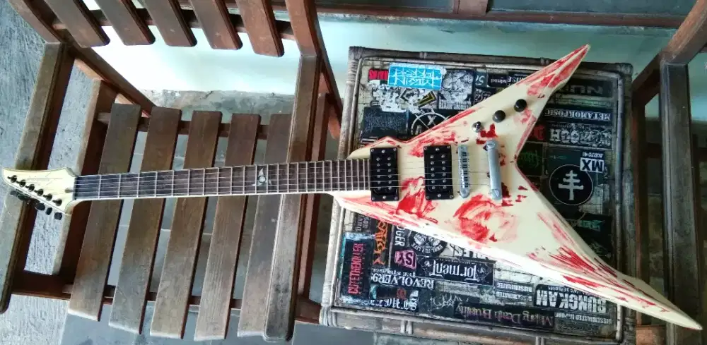 Legator Flying V Gitar