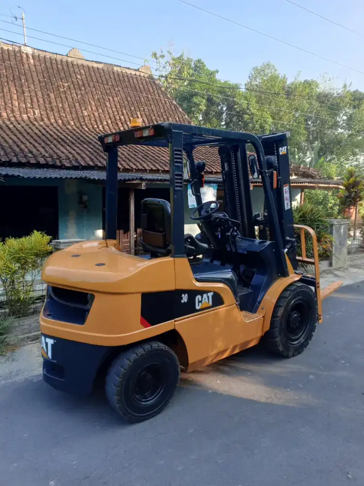 Forklift 3 Ton Caterpillar 2020 three lift