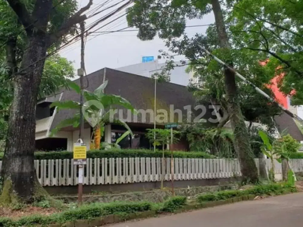 Rumah Lama Terawat Hitung Tanah Sayap Dago Dekat Dipatiukur