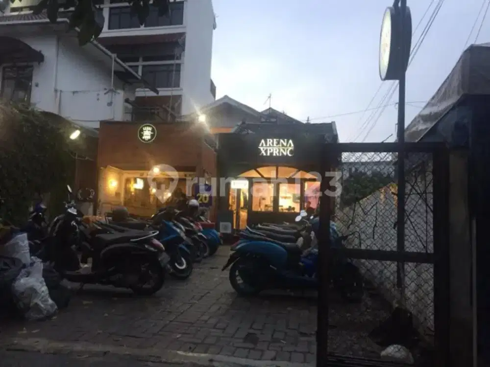 Rumah Main Road Jalan Ambon Depan GOR Saparua Bandung