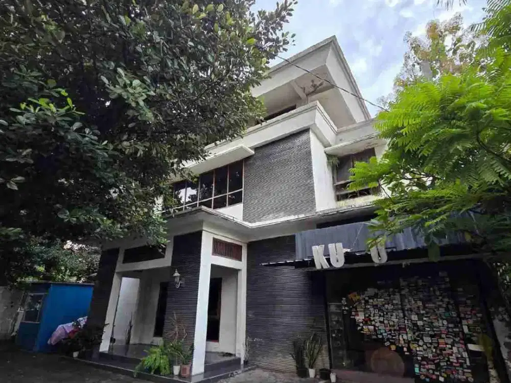 Rumah 2 Lt Pinggir Jalan Raya Abdulrahman Saleh dekat Islamic Center Manyaran