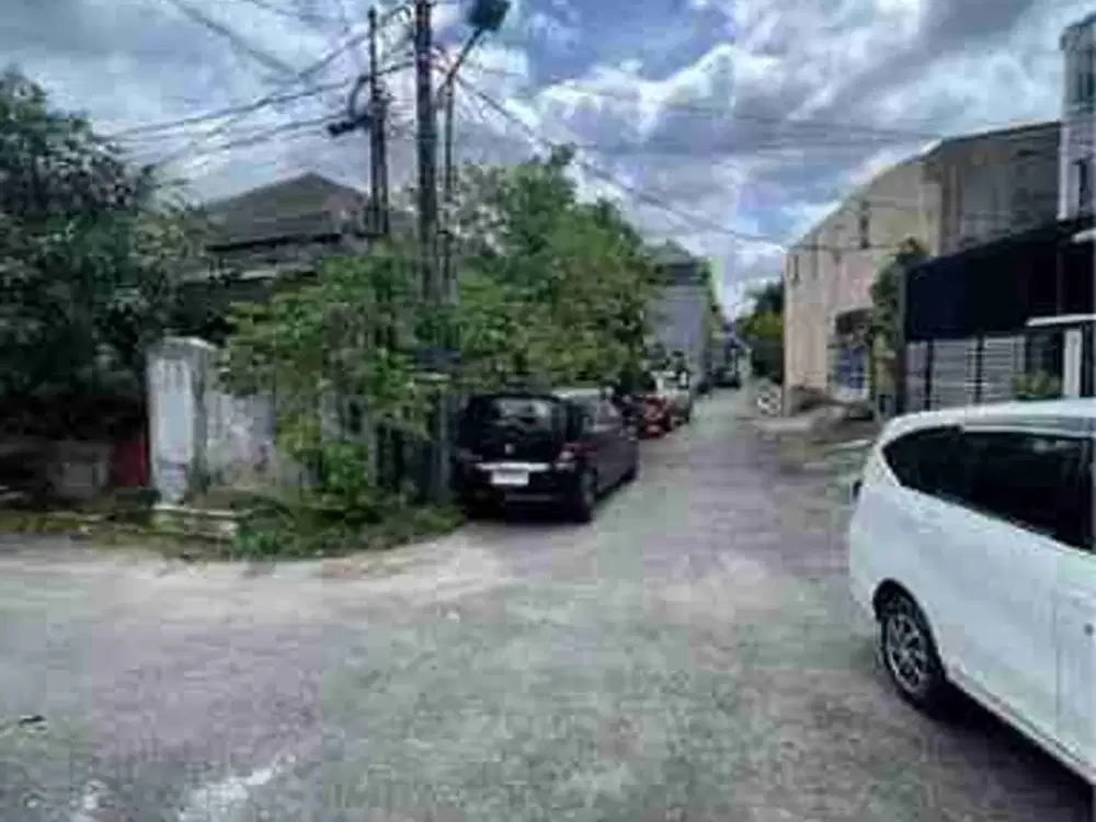 rumah luas siap huni oleh pemilik 
di lokasi strategis bebas banjir 
pondok bambu Jaktim