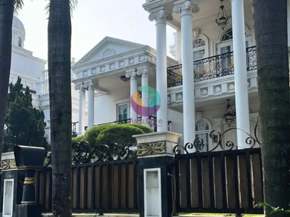 Dijual Rumah Megah Elegan dengan Private Swimming Pool di Legenda Wisata Cibubur