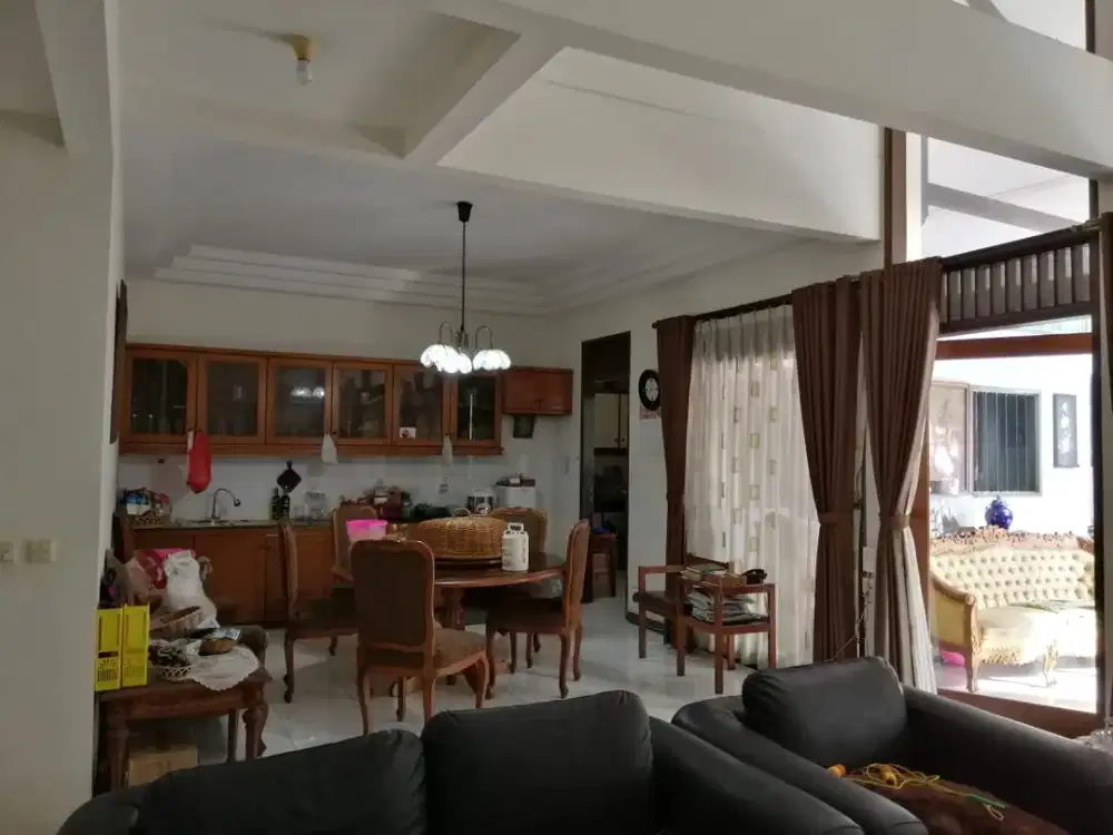 Rumah Dibawah Apresial dan NJOP di Setrasari Gegerkalong Hilir LT 550 Lokasi Strategis Butuh Uang Ref.05548
