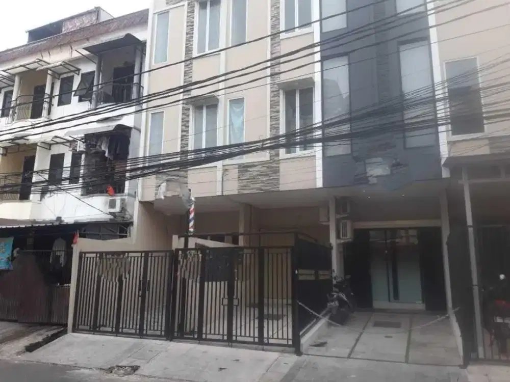Ruko Lokasi Strategis Pinggir Jalan di Tomang Jakarta Barat
