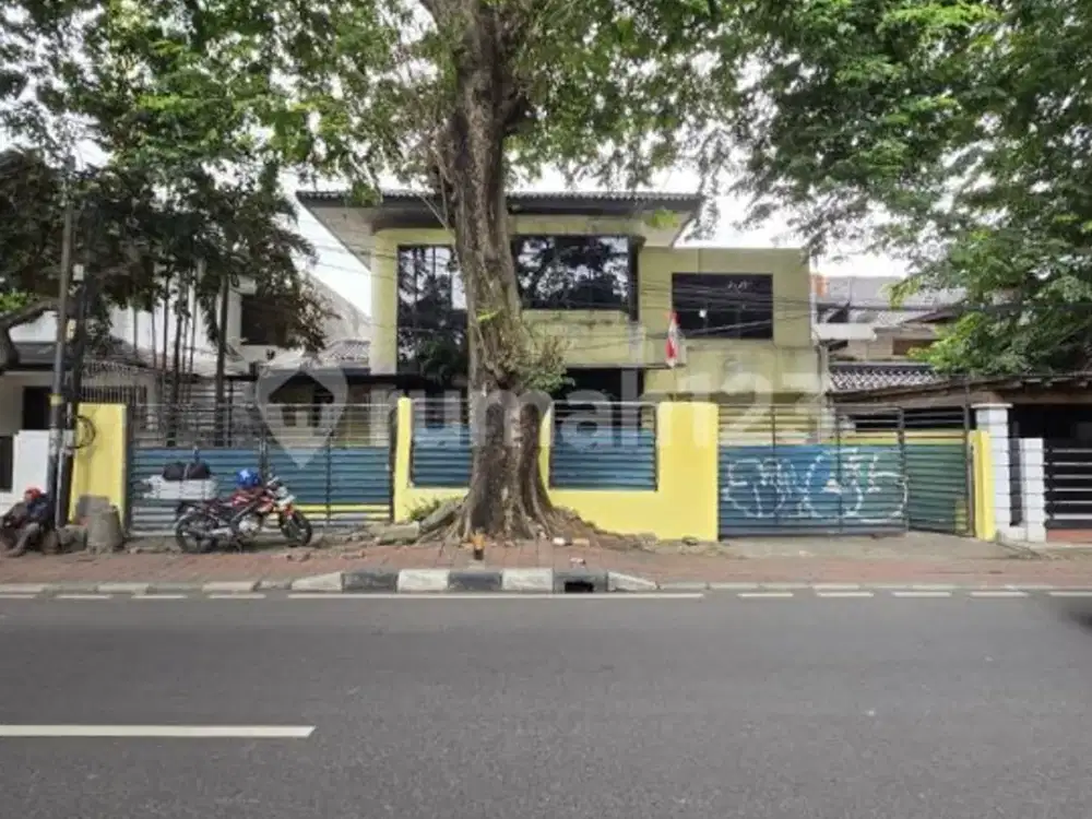Bangunan Komersial Cocok untuk Kost, Klinik, dan Kantor Akses Jalan Lebar di Kebayoran Lama
