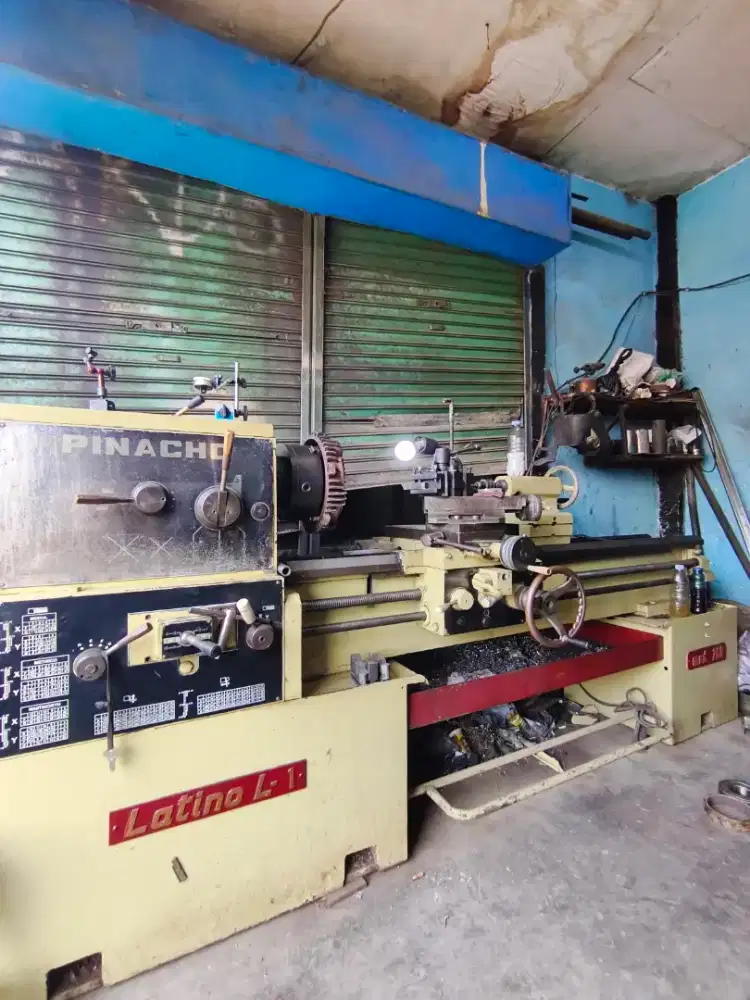 Mesin bubut Pinacho eropa
