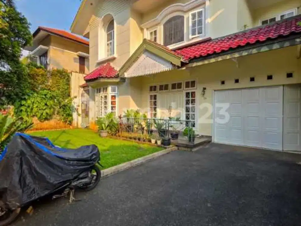 Rumah Terawat Siap Huni Akses Jalan Besar di Senopati Kebayoran Baru