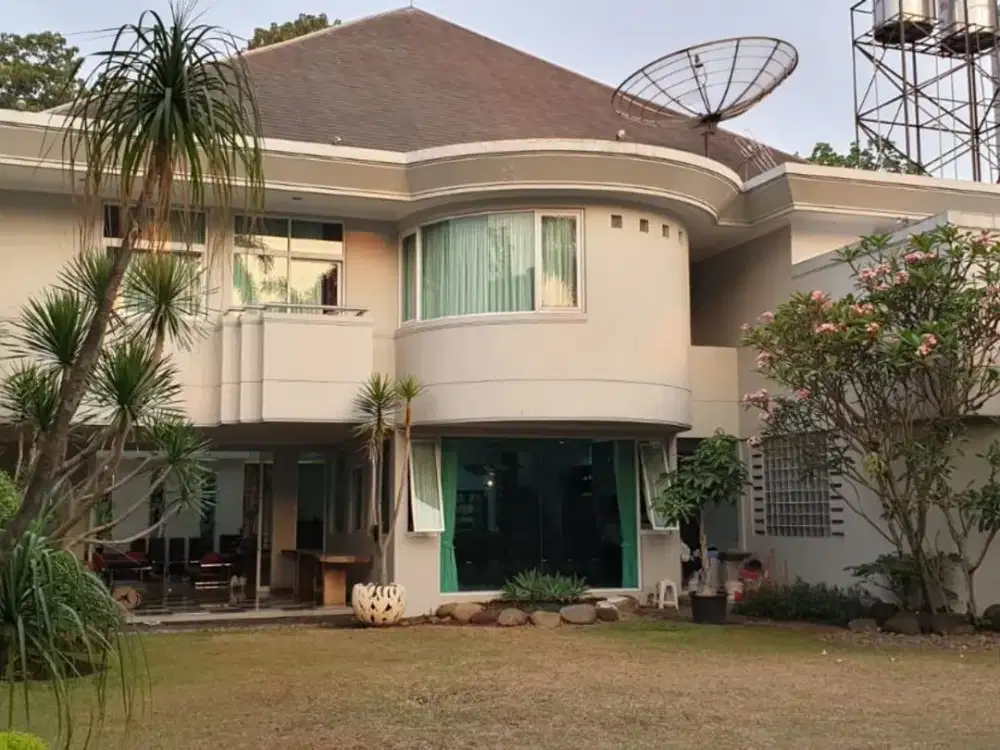Sayap Dago Bandung! Rumah Mewah LT 1.217 m², Carport 10 Mobil Dekat Borme