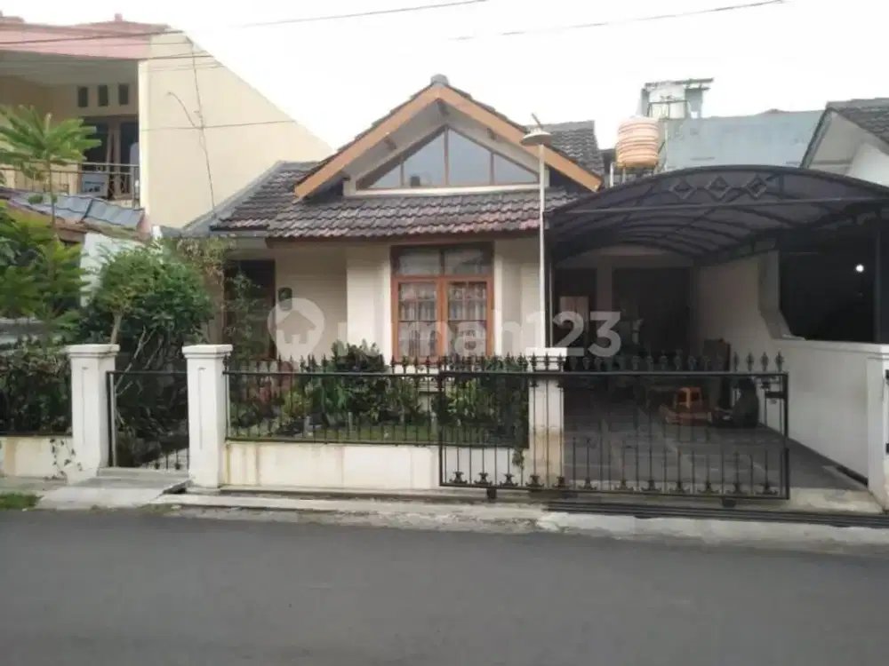 Rumah Lama Antapani Dekat Jalan Jakarta