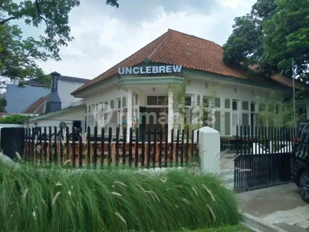 Rumah Vintage Cocok Untuk Cafe dan Kantor Di Burangrang Bandung