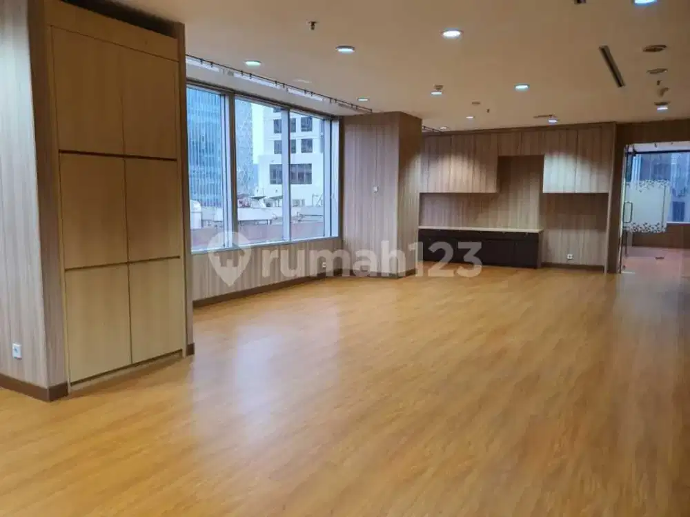 Ruang Office Ready Move In di New Unit Menara Sudirman Kebayoran Baru