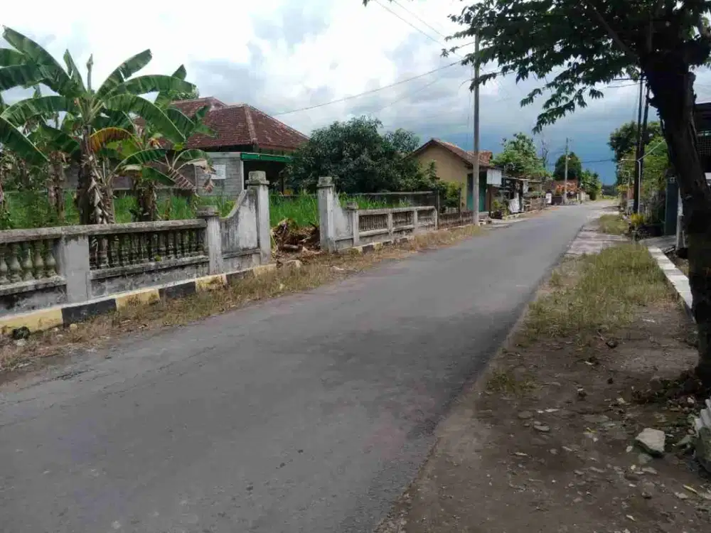 Selak BU Tanah Murah 668m2 muka 17,5 m,  jalan depan DPU 6m , 4 menit timur DPRD sukoharjo, mandan Sukoharjo :