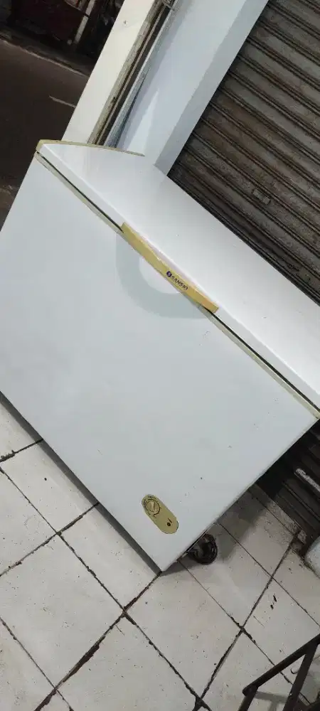 Freezer box bekas 310L