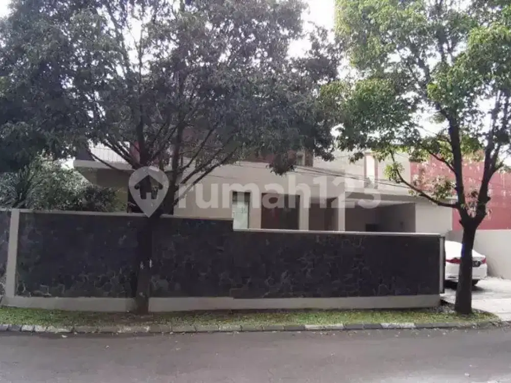 Rumah modern posisi hook siap huni di batununggal indah