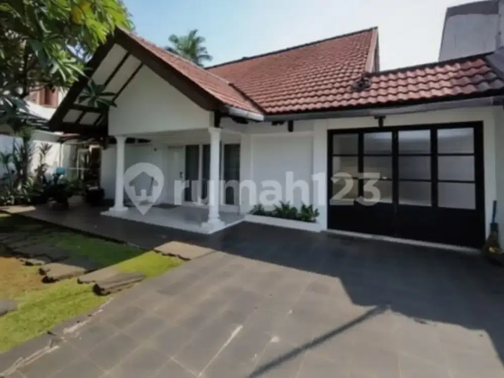 Rumah Dalam Komplek Lokasi Strategis Dekat Scbd di Senopati Jakarta Selatan