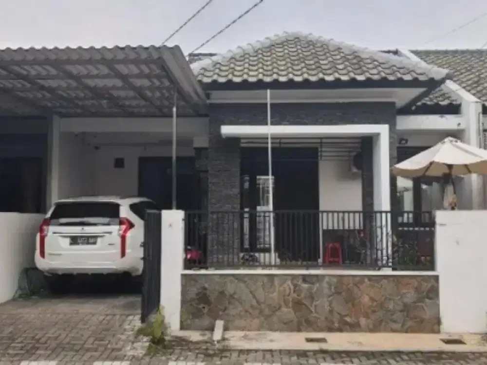 Rumah minimalis 1,5 lantai di babatan pratama ROW 3 mobil hadap Selatan