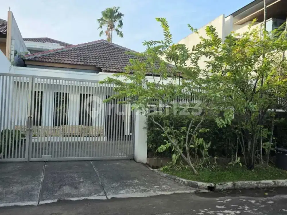 Dijual Cepat Rumah Bagus dan Siap Huni di Taman Kebun Jeruk (Intercon) Lokasi Strategis di Jakarta Barat