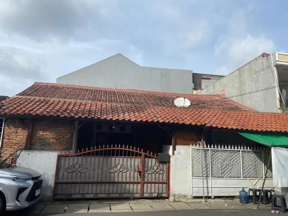 Dijual Rumah Tua Lokasi Cocok untuk Bangun Kost, Ruko dan Kantor, Tomang Jakarta Barat , Tomang