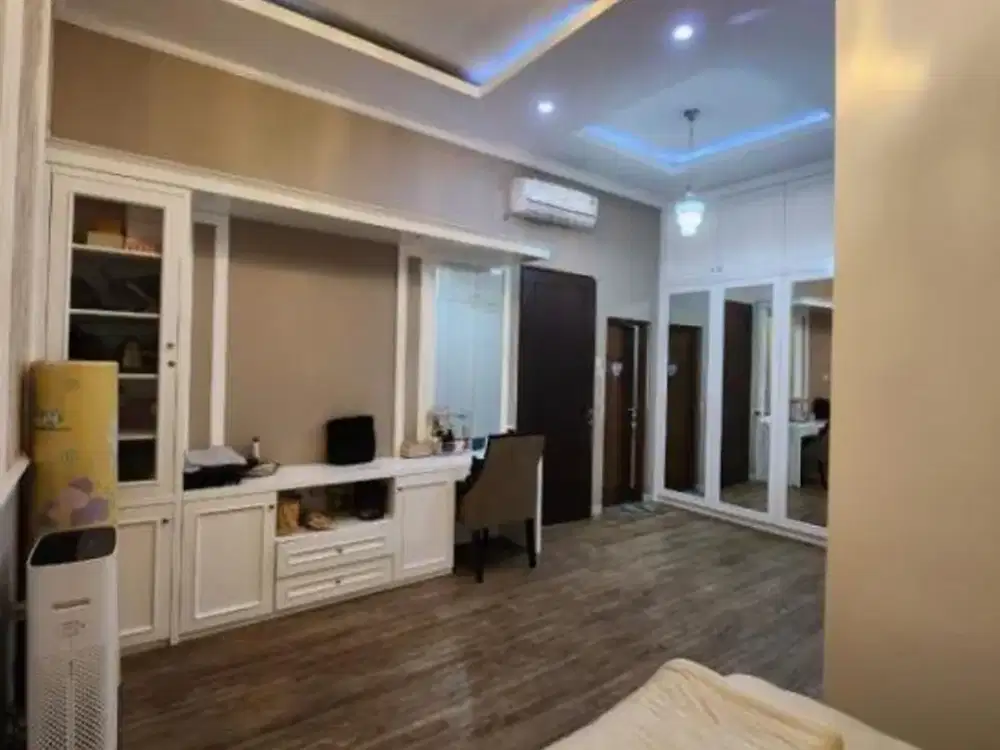 Di Jual Rumah 3 Lantai Lokasi Strategis di Tomang, Jakarta Barat