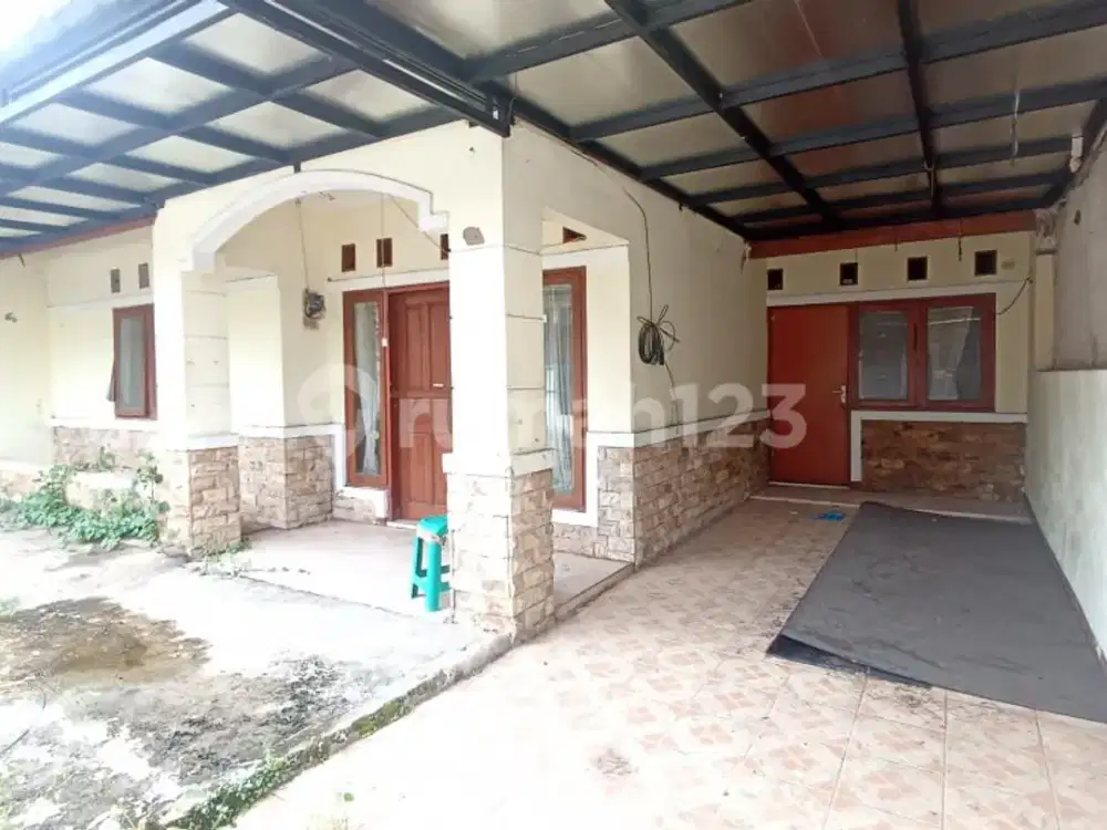 *Harga Worthed Rumah Permata Kopo 1 dengan Row Jalan Cukup Lebar Tinggal Renov Aja supaya Cakep*