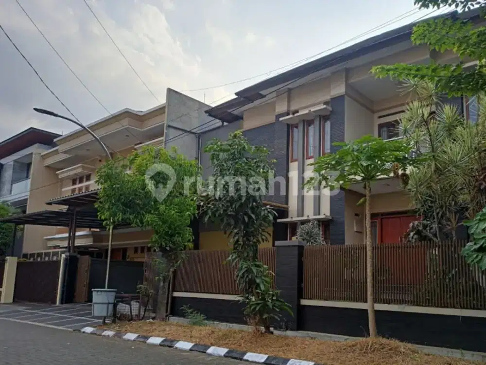 Rumah 2 Lantai Terawat Siap Huni Dalam Cluster Batununggal