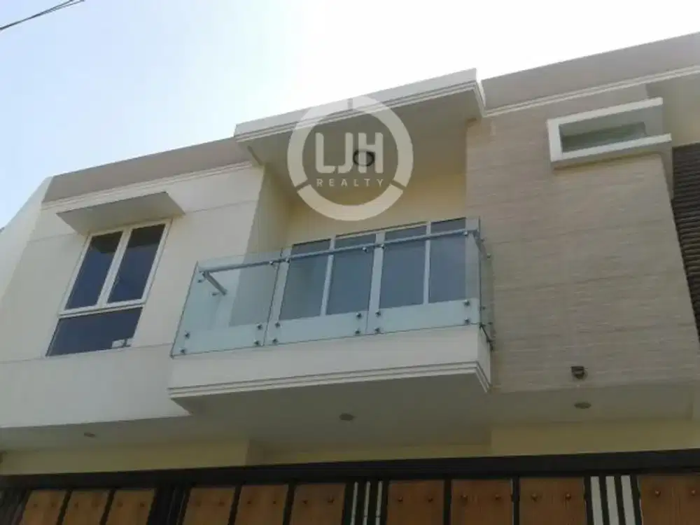 Rumah Disewakan di Janur Elok Kelapa Gading Jakarta Utara Semi Furnish