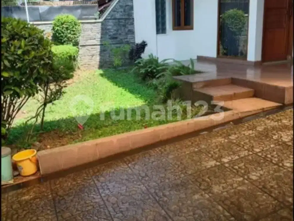 Rumah Pinggir Jalan Dekat Setra Duta Cocok Untuk Usaha Sarijadi