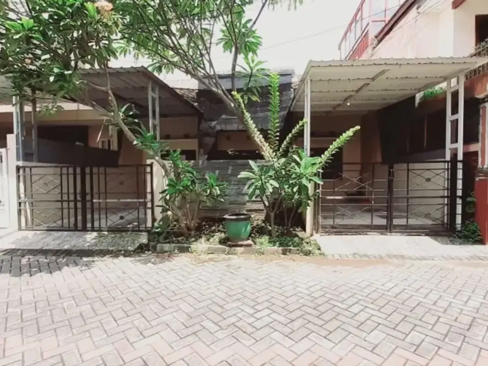 Rumah di Babatan Mukti Wiyung Dekat Gate Carport 2 Mobil