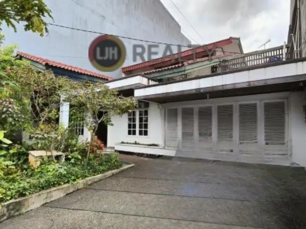 Dijual Rumah 2 Lantai Lokasi Strategis dengan Halaman Luas, Tomang, Jakarta Barat
