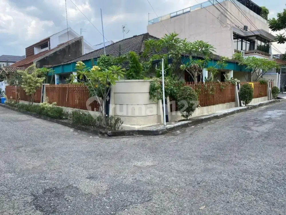Rumah Hook Lokasi Bagus Sebelah Batununggal Dekat Mayapada