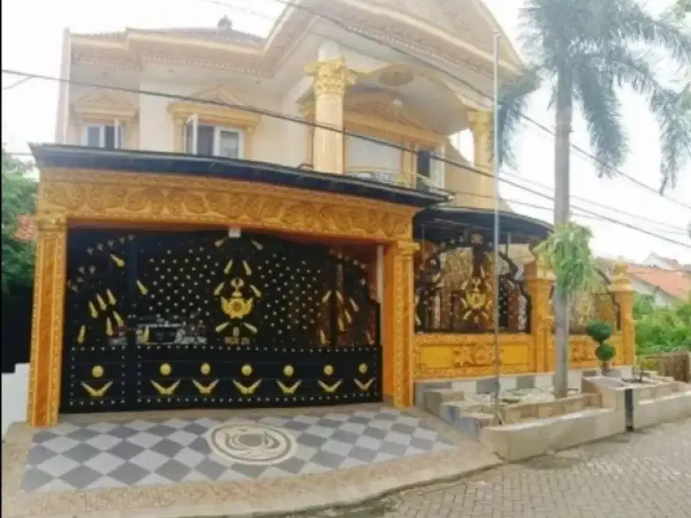 Rumah sangat mewah, arabian style ada kolam renang dan furniture mewah di gayungsari dekat masjid agung