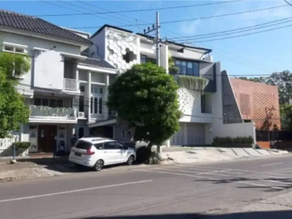 Rumah usaha 3 lantai di raya gayungsari sby lokasi strategis dan premium cocok ut kantor, showroom, supermarket, bimbel