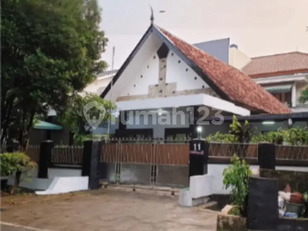 Rumah di Senopati Area Selangkah ke Astha District 8 Lingkungan Tenang
