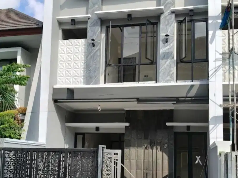 NEW HOUSE FOR SALE! Rumah 2 Lantai Babatan Pantai 1 M an!