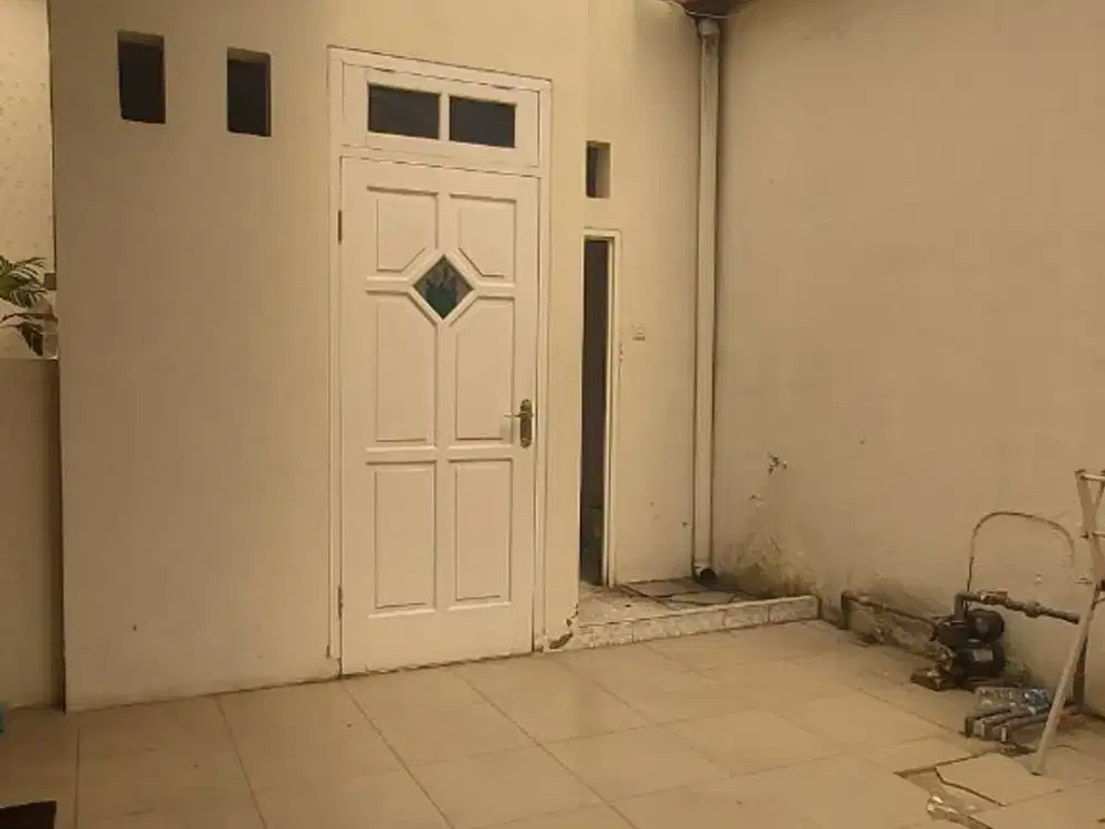 DIJUAL Rumah Terawat Bagus dan Area Carport Bercanopy Siap Huni Keamanan 24 Jam Dg One Gate System Dekat bandara dan Pusat Kota di Permata Jingga