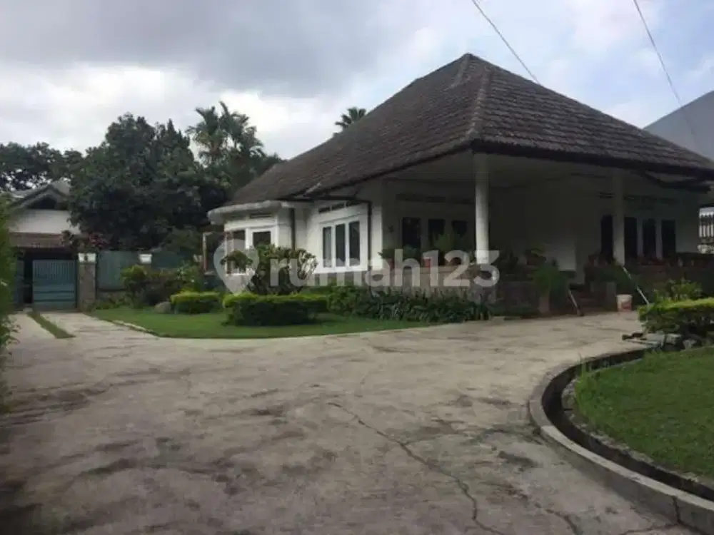 Rumah Desain Belanda Main Road Dipatiukur Bandung