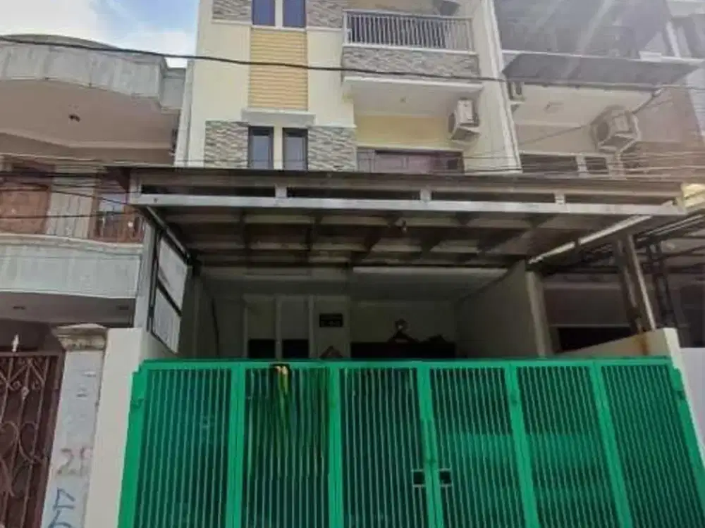 Rumah 3 Lantai Minimalis, Akses Mudah dan Lingkungan Nyaman di Tomang, Jakarta Barat