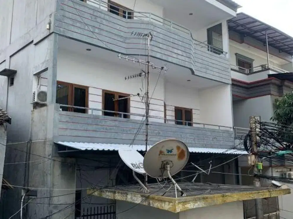 Di Jual Rumah 3 Lantai Siap Huni Lokasi Strategis di Penjaringan, Jakarta Utara