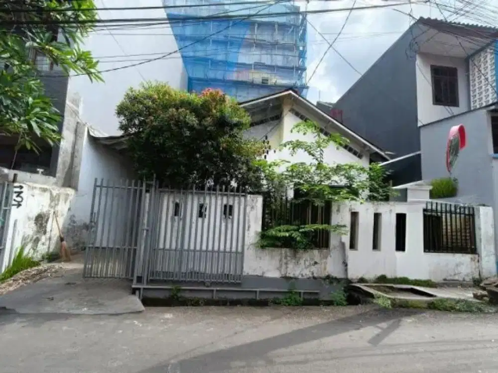 Di Jual Rumah Lama Hitung Tanah. Dalam Komplek di Tomang, Jakarta Barat